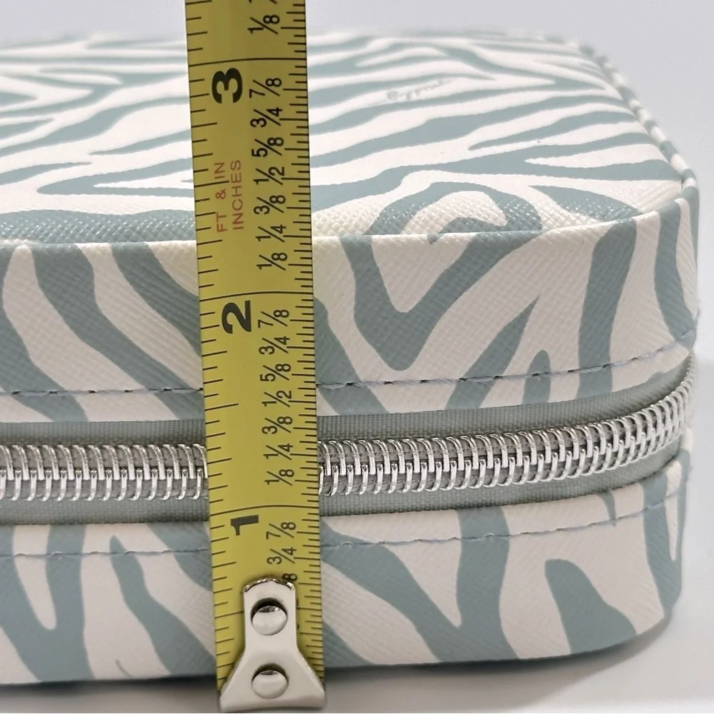 Milly Gray & White Animal Print Zip Closure Jewelry Travel Organizer Carrier New